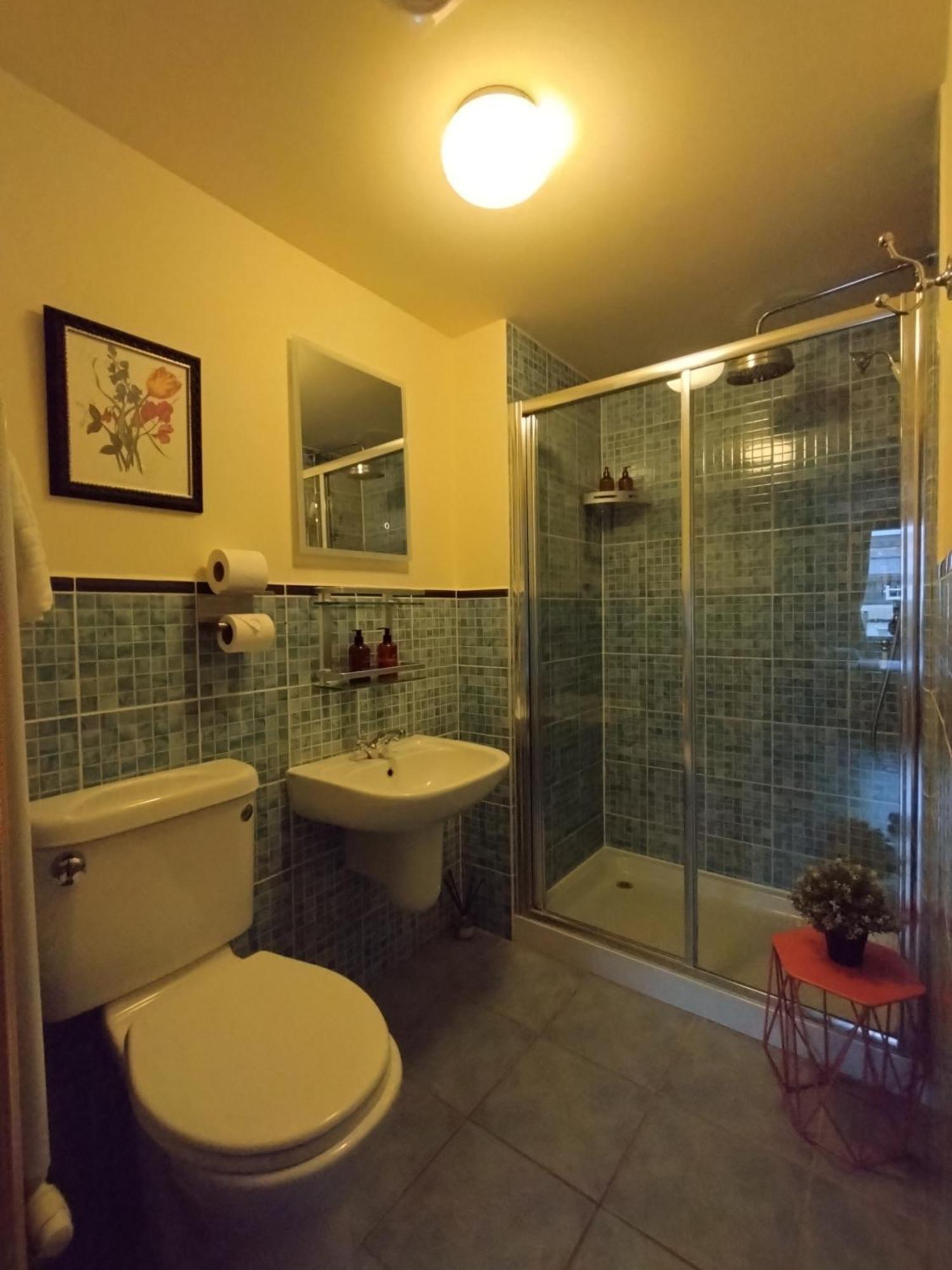 The Bluebell Hotel Bath Room photo
